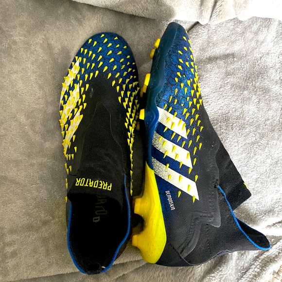 Adidas Predator demonskin soccer cleats-  size 5 boys - great shape! - Picture 1 of 7